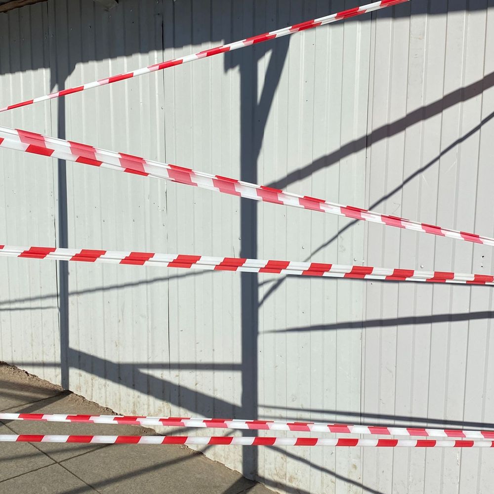 Výstražná páska červenobílá 75 mm × 100 m